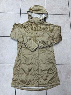 The North Face Women's Metropolis Hooded Long 600-Fill Down Parka Coat in Gold/B